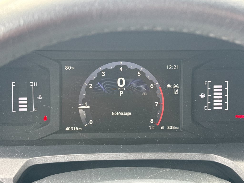Used 2025 Toyota 4Runner SR5 AWD/4WD image 26