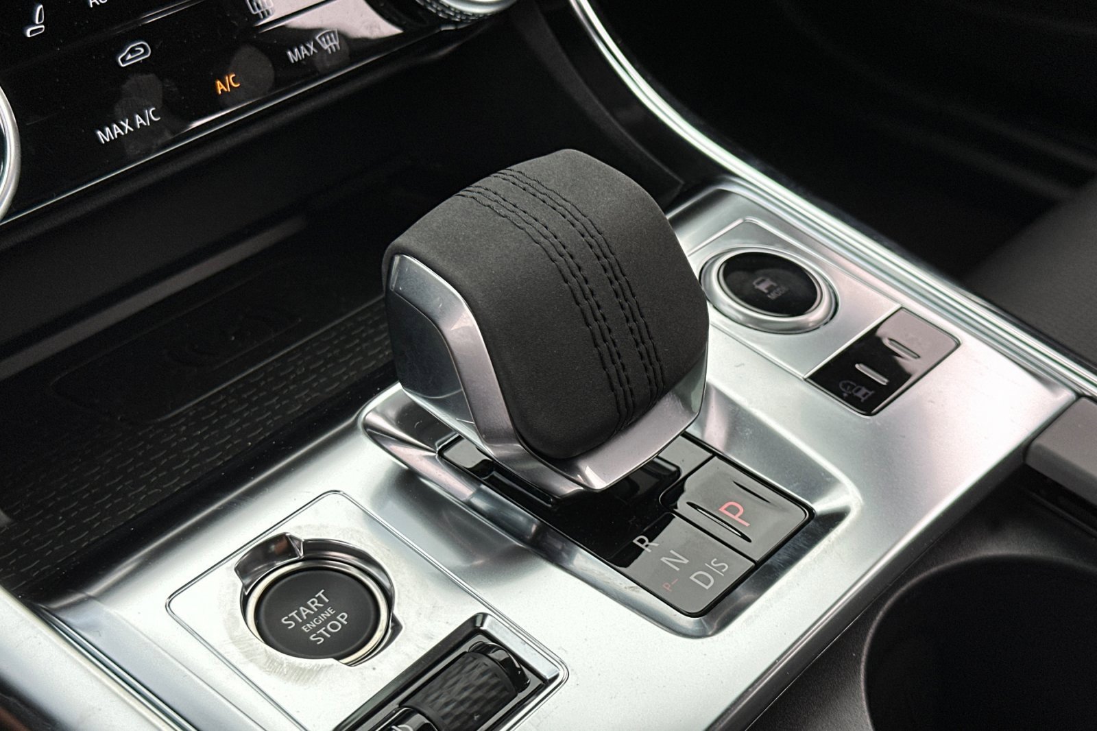 New 2024 Jaguar XF R-Dynamic SE image 20