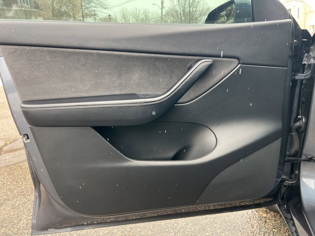 Used 2021 Tesla Model Y Long Range image 11