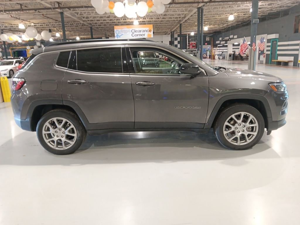 Used 2022 Jeep Compass Latitude image 5