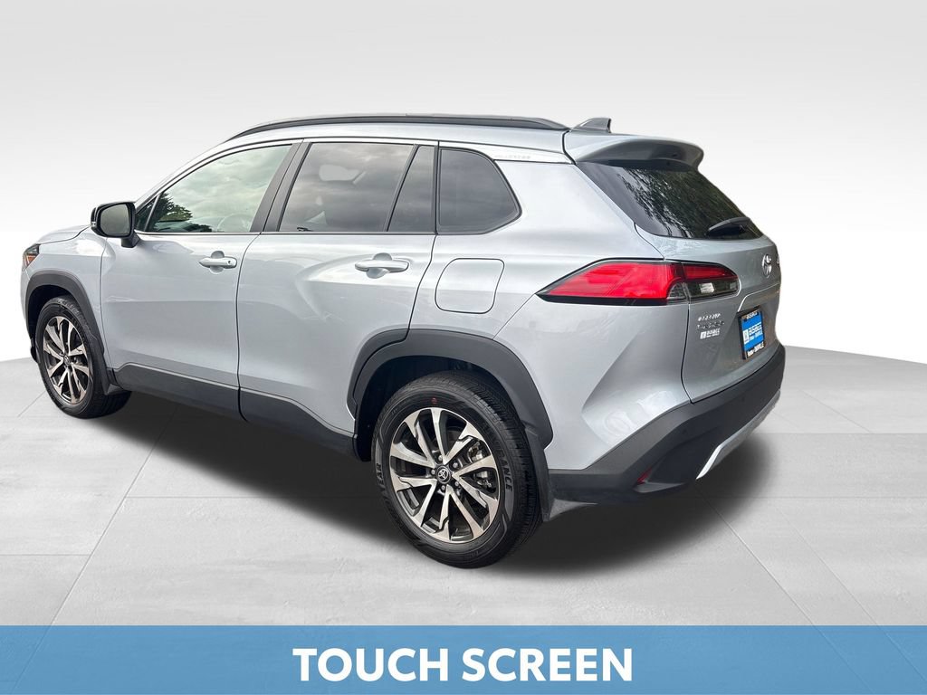 Used 2025 Toyota Corolla Cross XLE FWD image 4