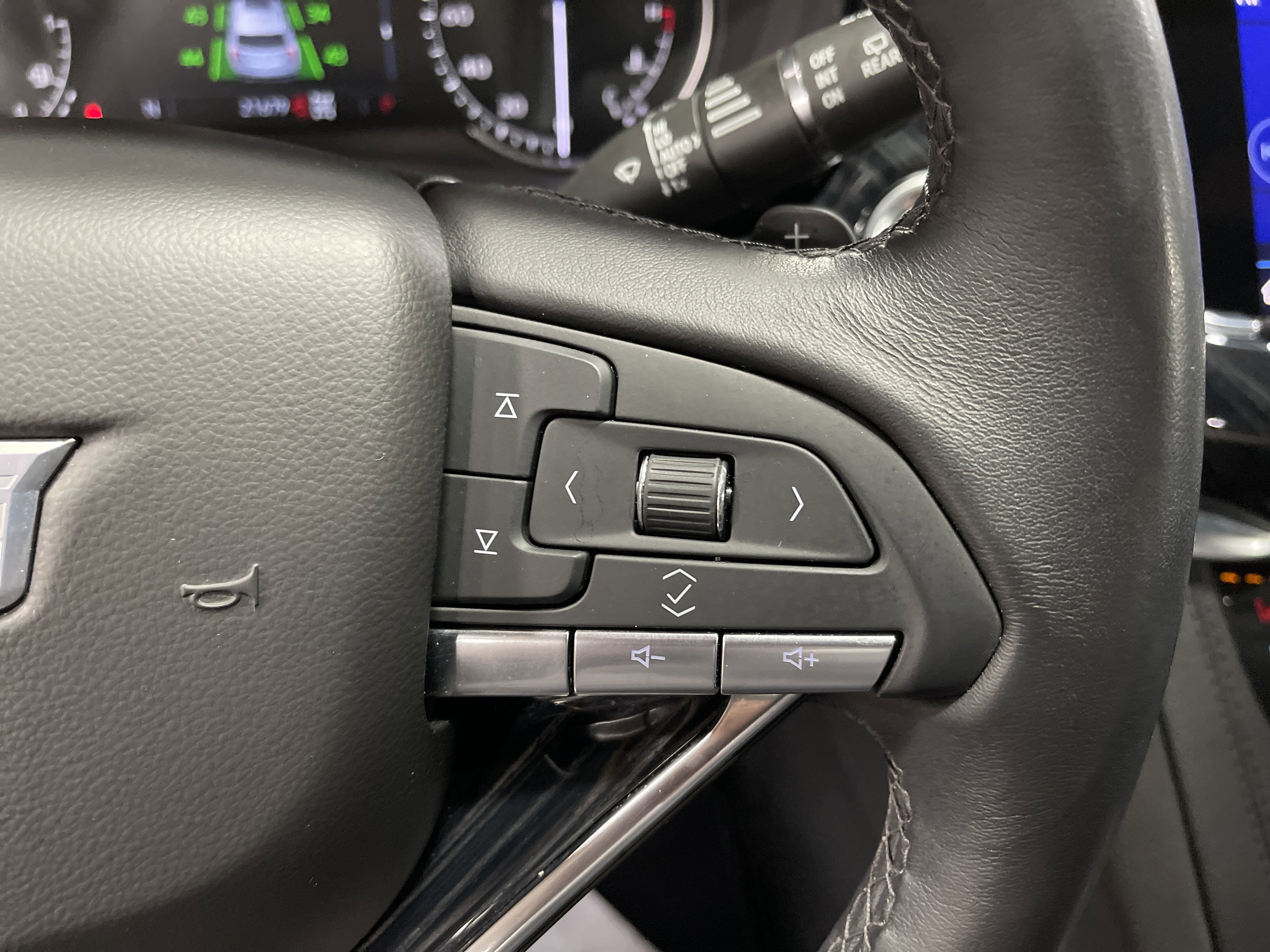 Used 2025 Cadillac XT6 Premium Luxury image 21