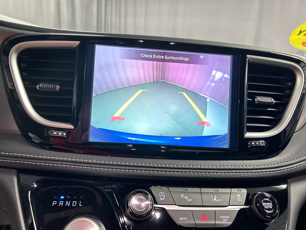 New 2027 Chrysler Pacifica Select FWD image 16
