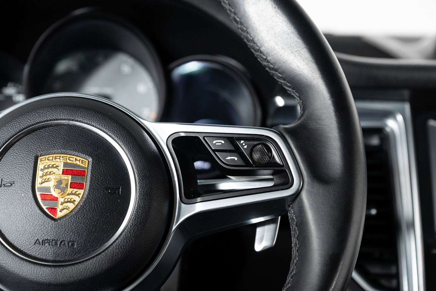 Used 2016 Porsche Macan S image 34