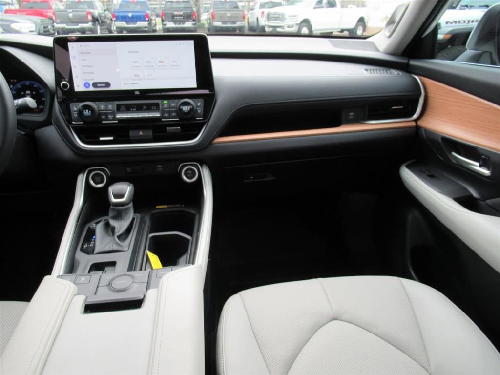 Used 2025 Toyota Grand Highlander Limited image 14