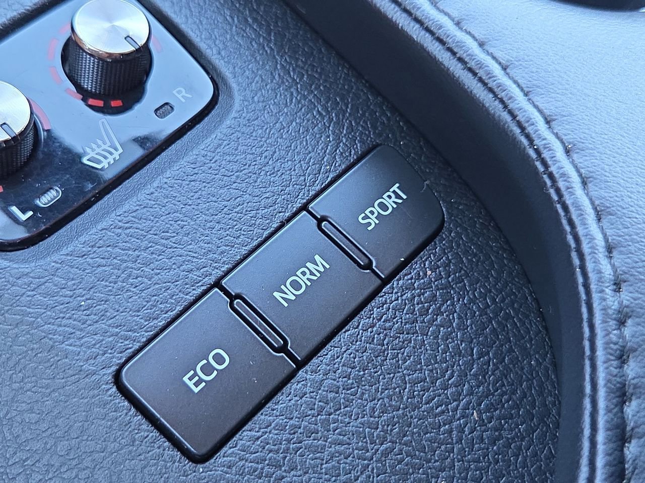 Used 2018 Toyota Avalon XLE FWD image 31