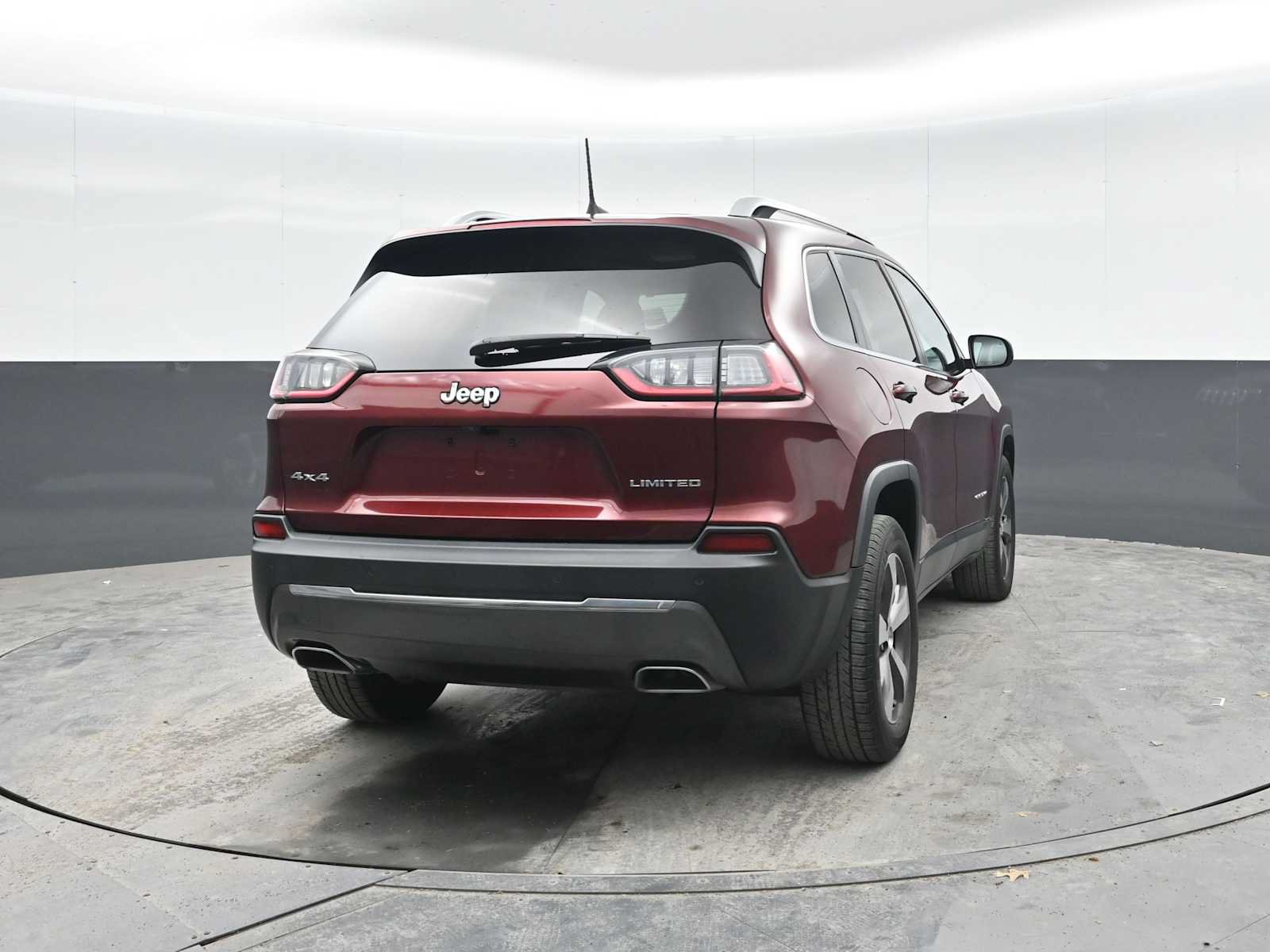 Used 2019 Jeep Cherokee Limited AWD/4WD image 10