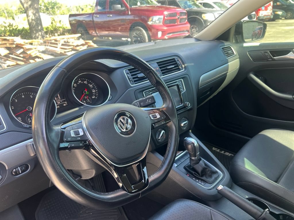 Used 2017 Volkswagen Jetta SE FWD image 9