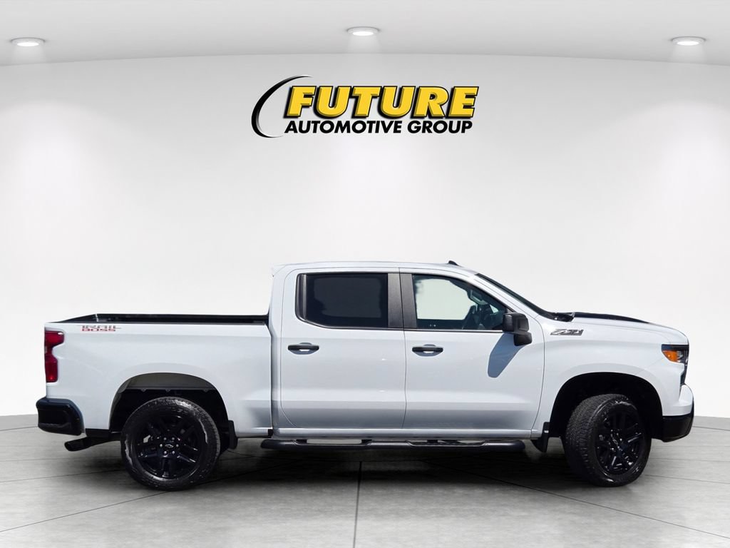 Used 2025 Chevrolet Silverado 1500 Custom Trail Boss w/ Turbomax Blackout Package AWD/4WD image 3