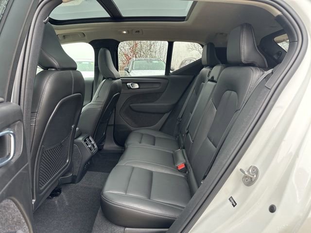 Certified 2024 Volvo XC40 B5 Plus w/ Protection Package Premier image 13