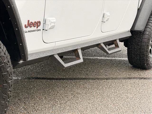 Used 2022 Jeep Gladiator Mojave w/ Cold Weather Group image 10