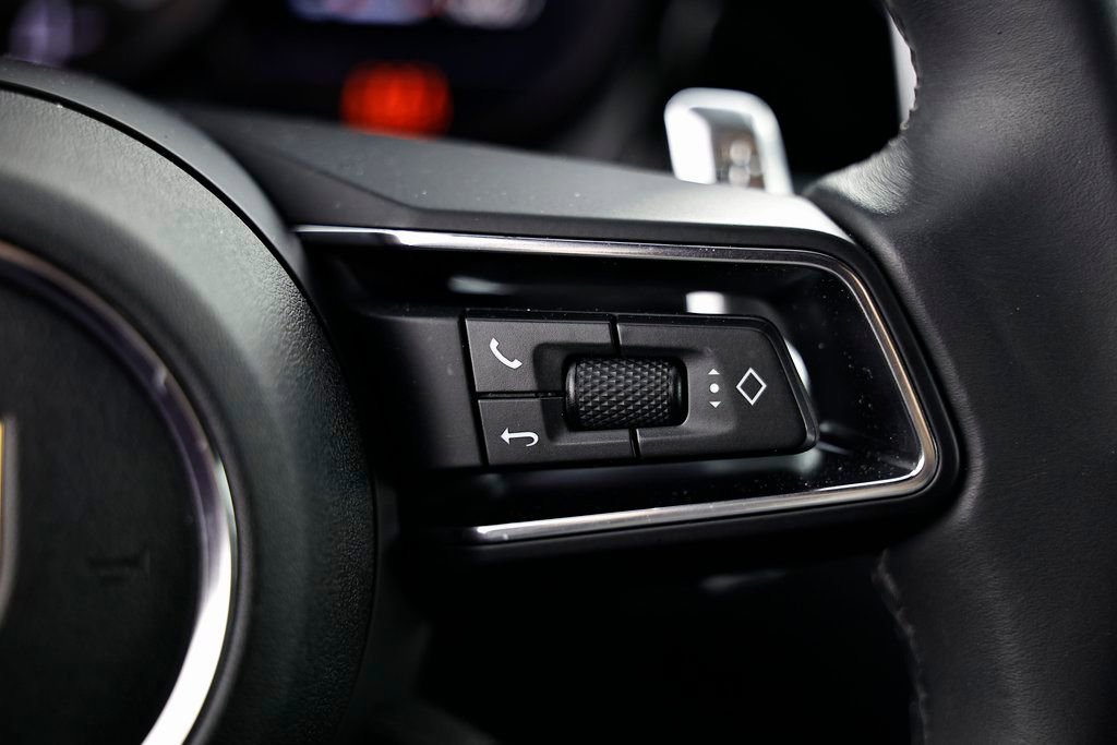 Certified 2025 Porsche Macan image 37