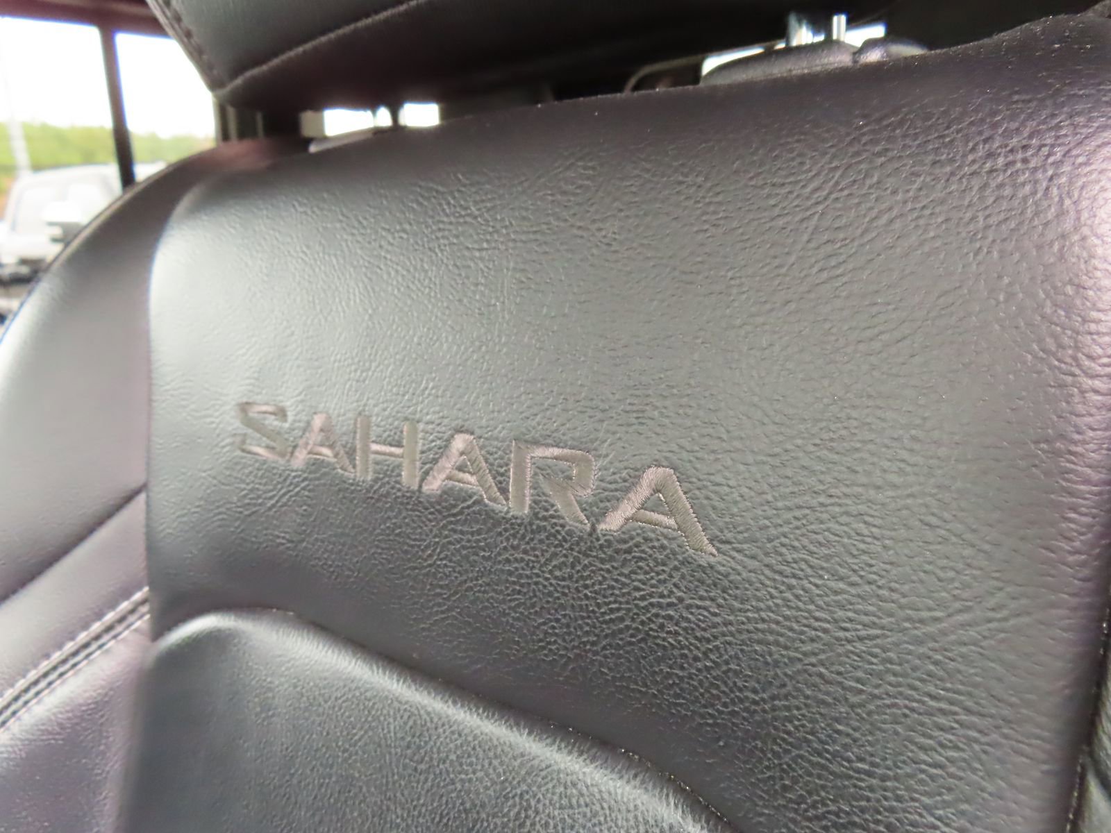 Used 2018 Jeep Wrangler Unlimited Sahara w/ LED Lighting Group image 28