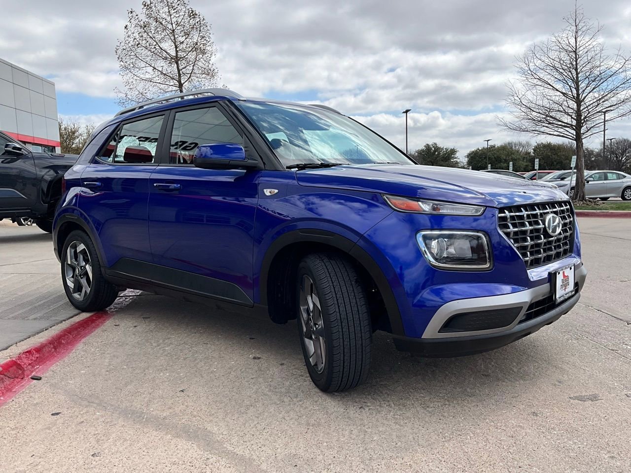 Used 2025 Hyundai Venue SEL image 4