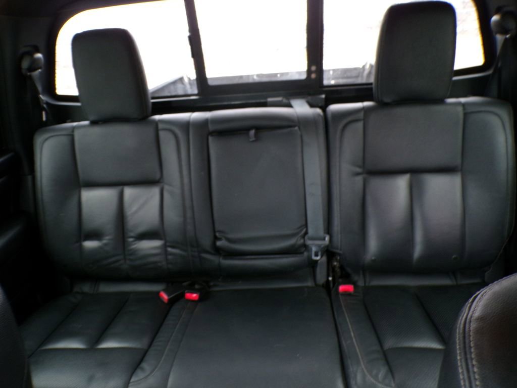 Used 2019 Nissan Titan SV w/ SV Convenience Package AWD/4WD image 9
