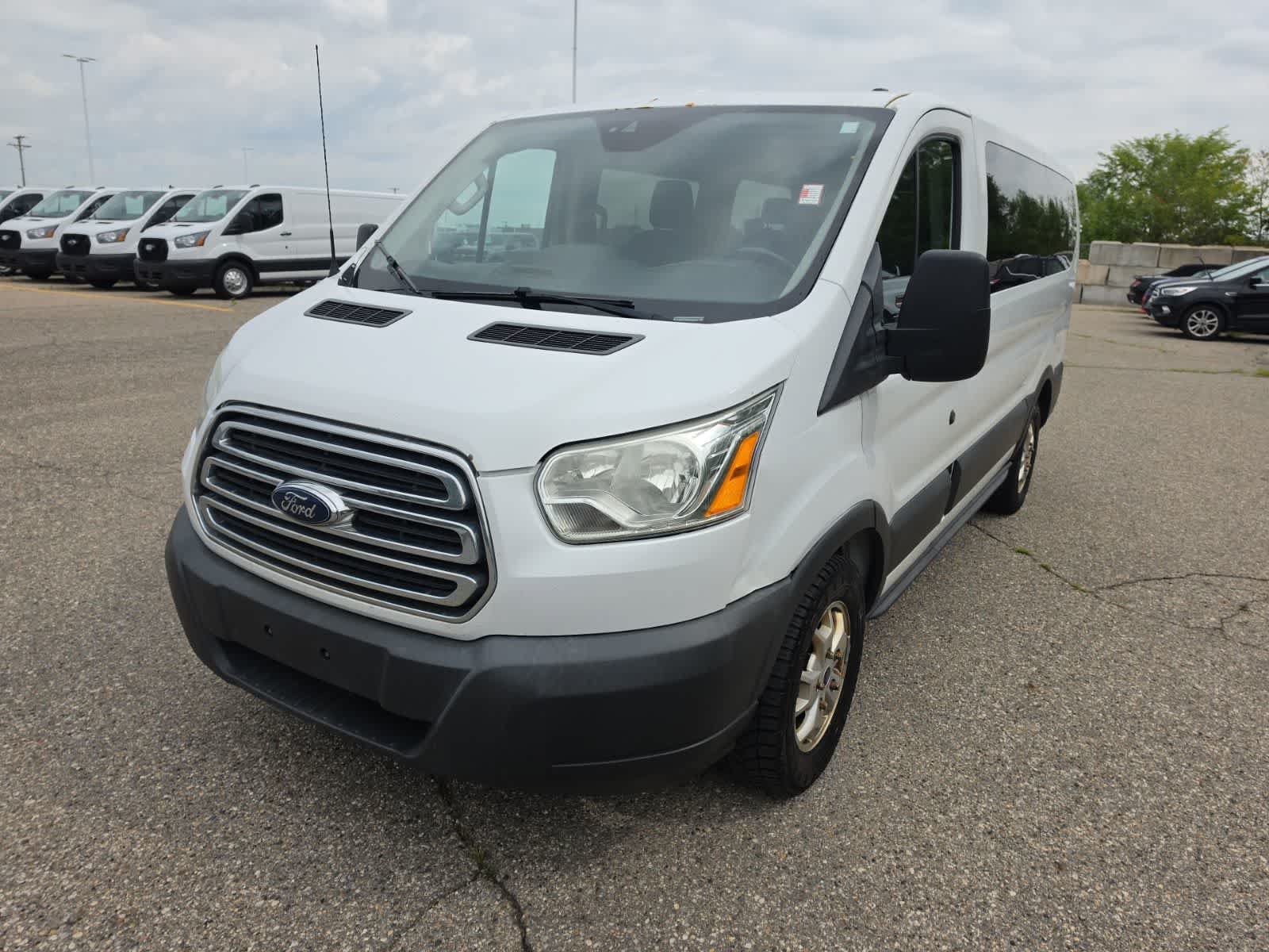 Used 2016 Ford Transit 150 XLT RWD image 1