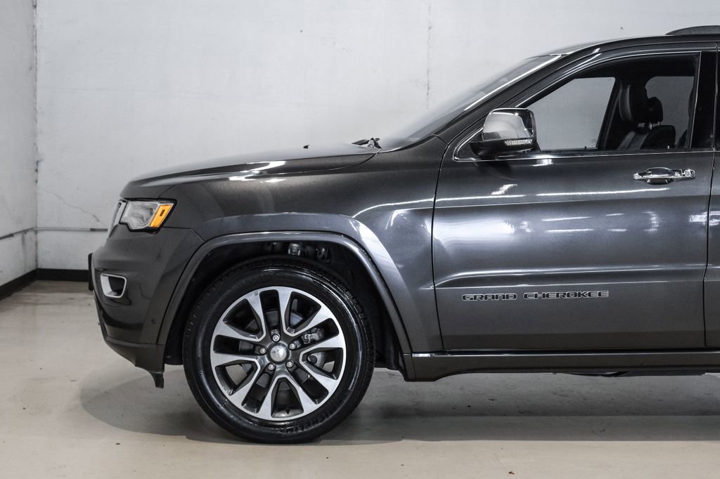 Used 2017 Jeep Grand Cherokee Overland w/ Jeep Active Safety Group RWD image 17