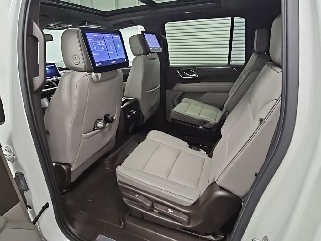 Used 2021 GMC Yukon XL SLT w/ SLT Premium Package image 35