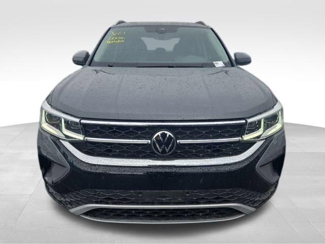 Used 2023 Volkswagen Taos SEL image 2