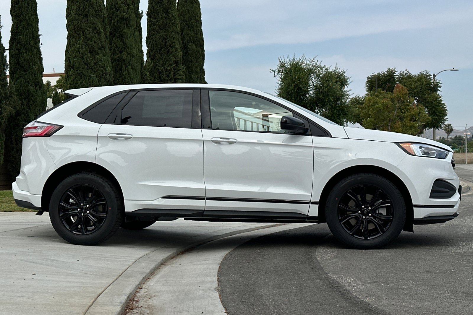 New 2024 Ford Edge SE w/ Black Appearance Package image 4