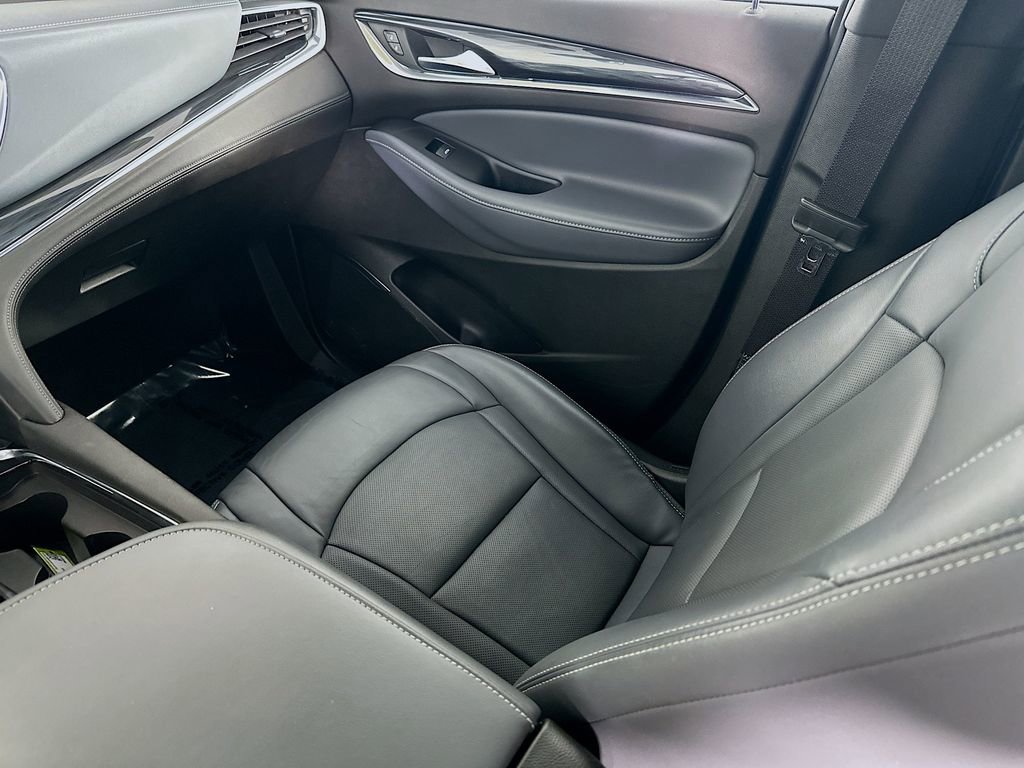 Used 2023 Buick Enclave Essence image 28