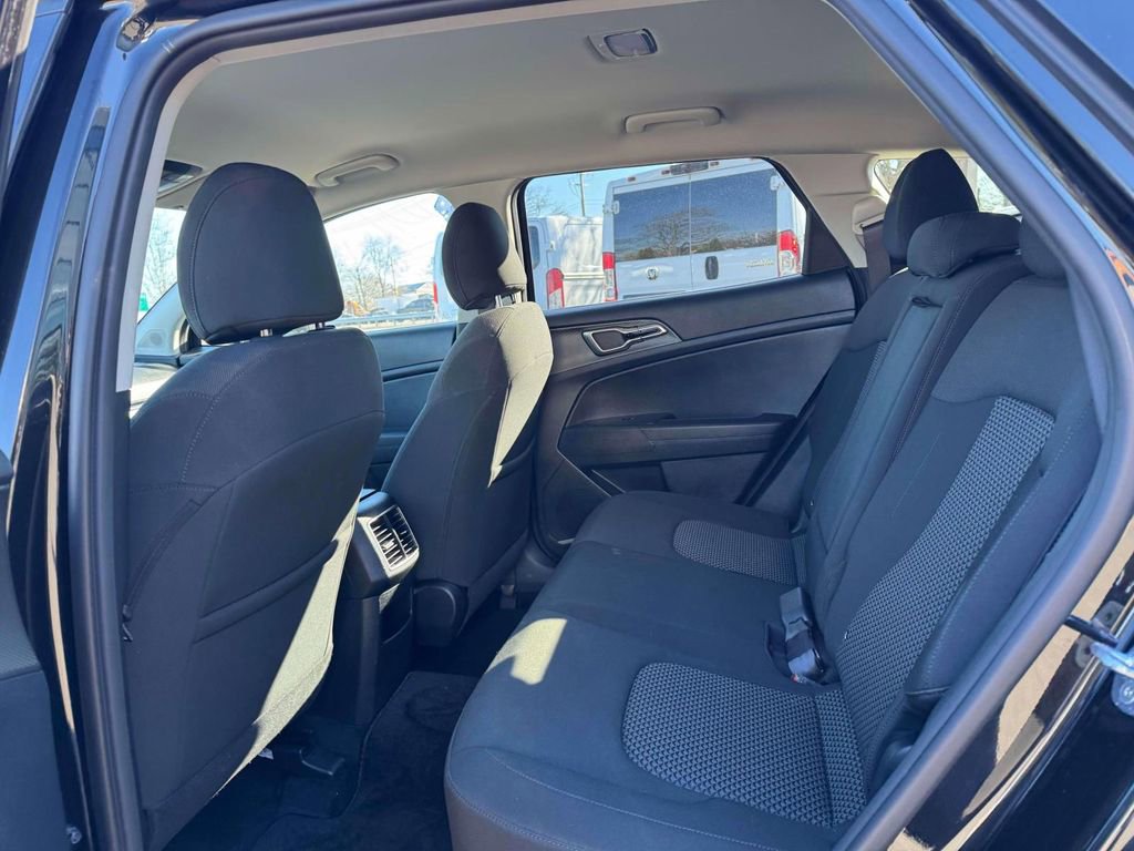 Used 2023 Kia Sportage LX image 11