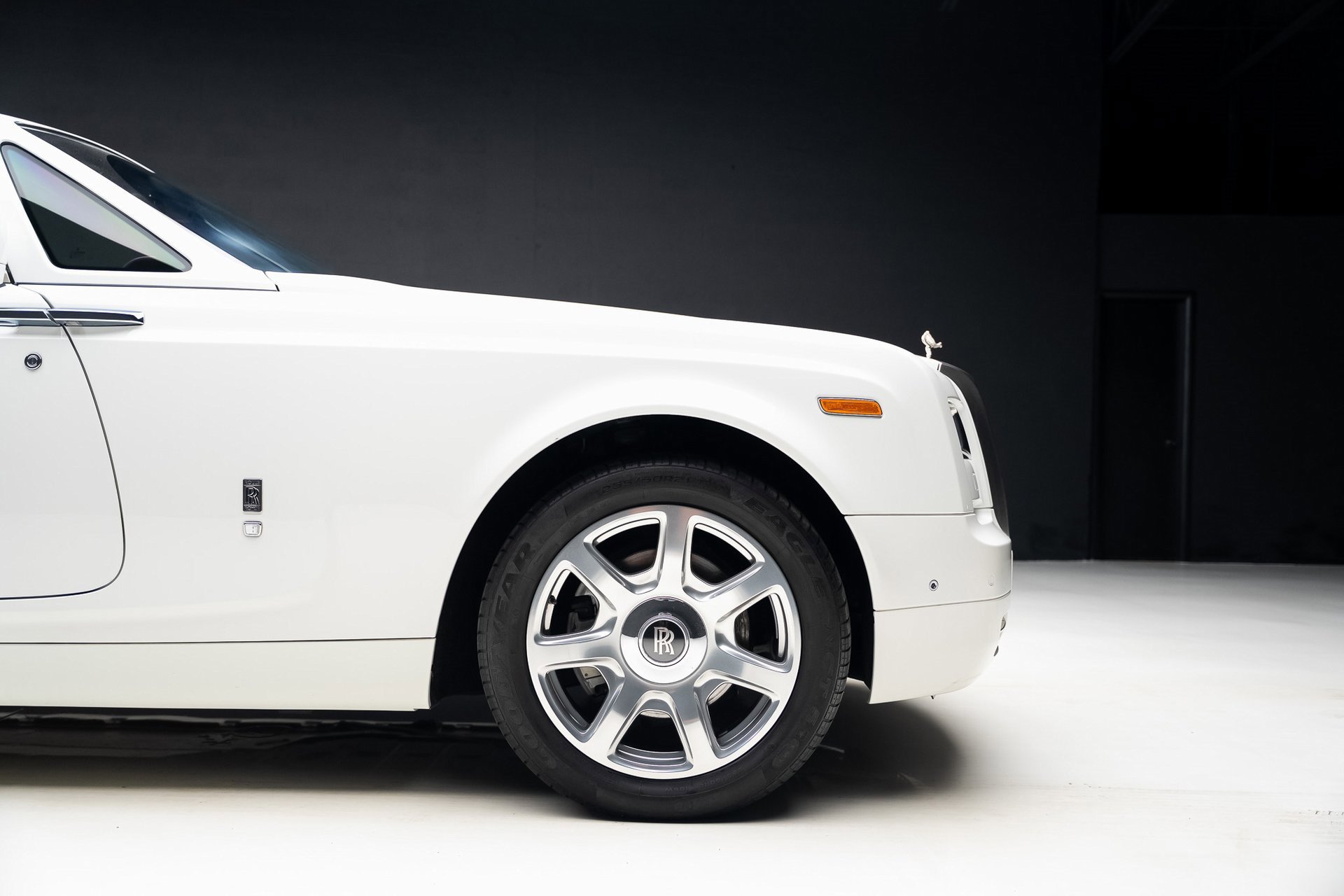 Used 2013 Rolls-Royce Phantom Drophead Coupe image 39