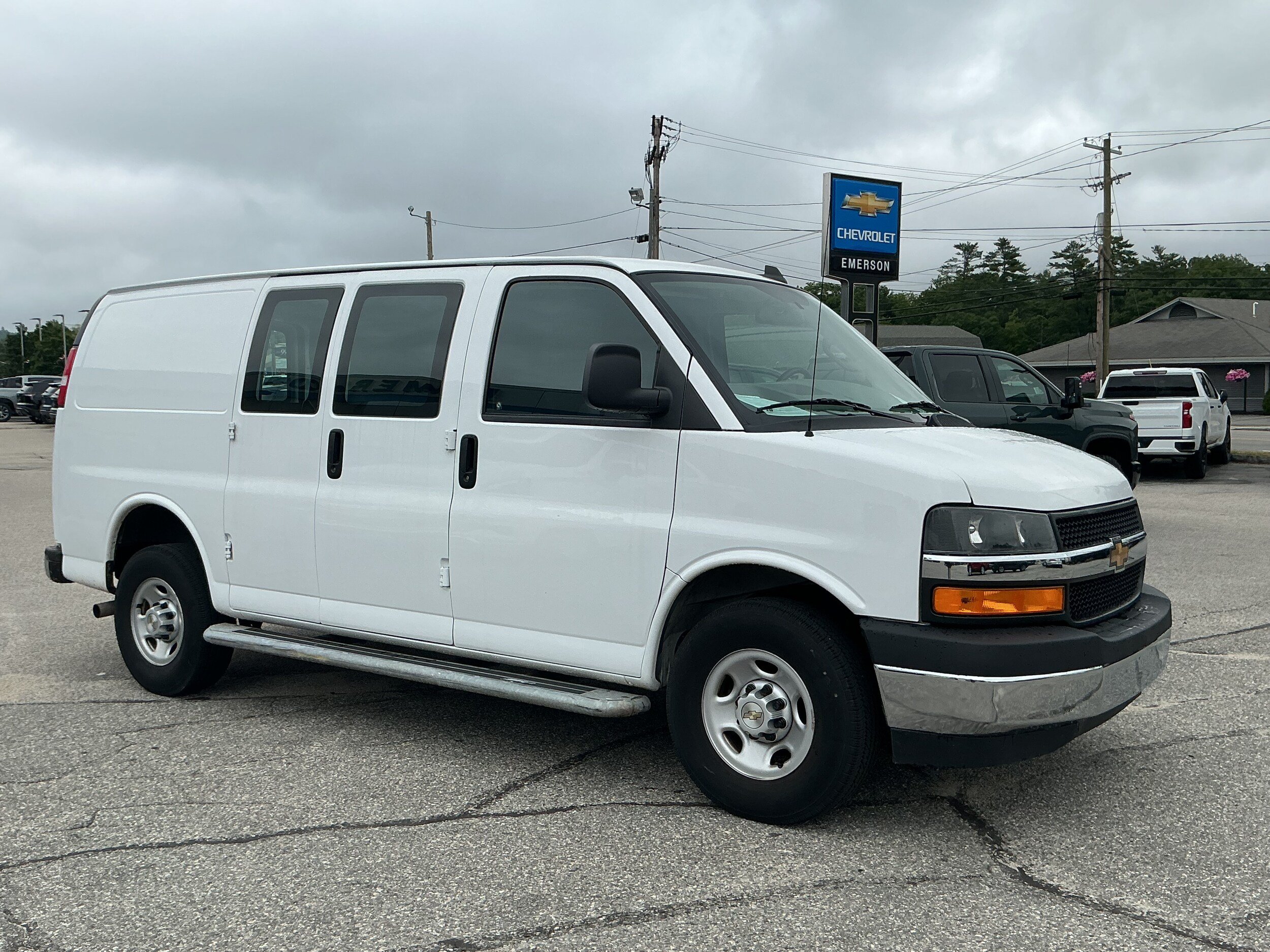 Used 2022 Chevrolet Express 2500 w/ Driver Convenience Package RWD image 2