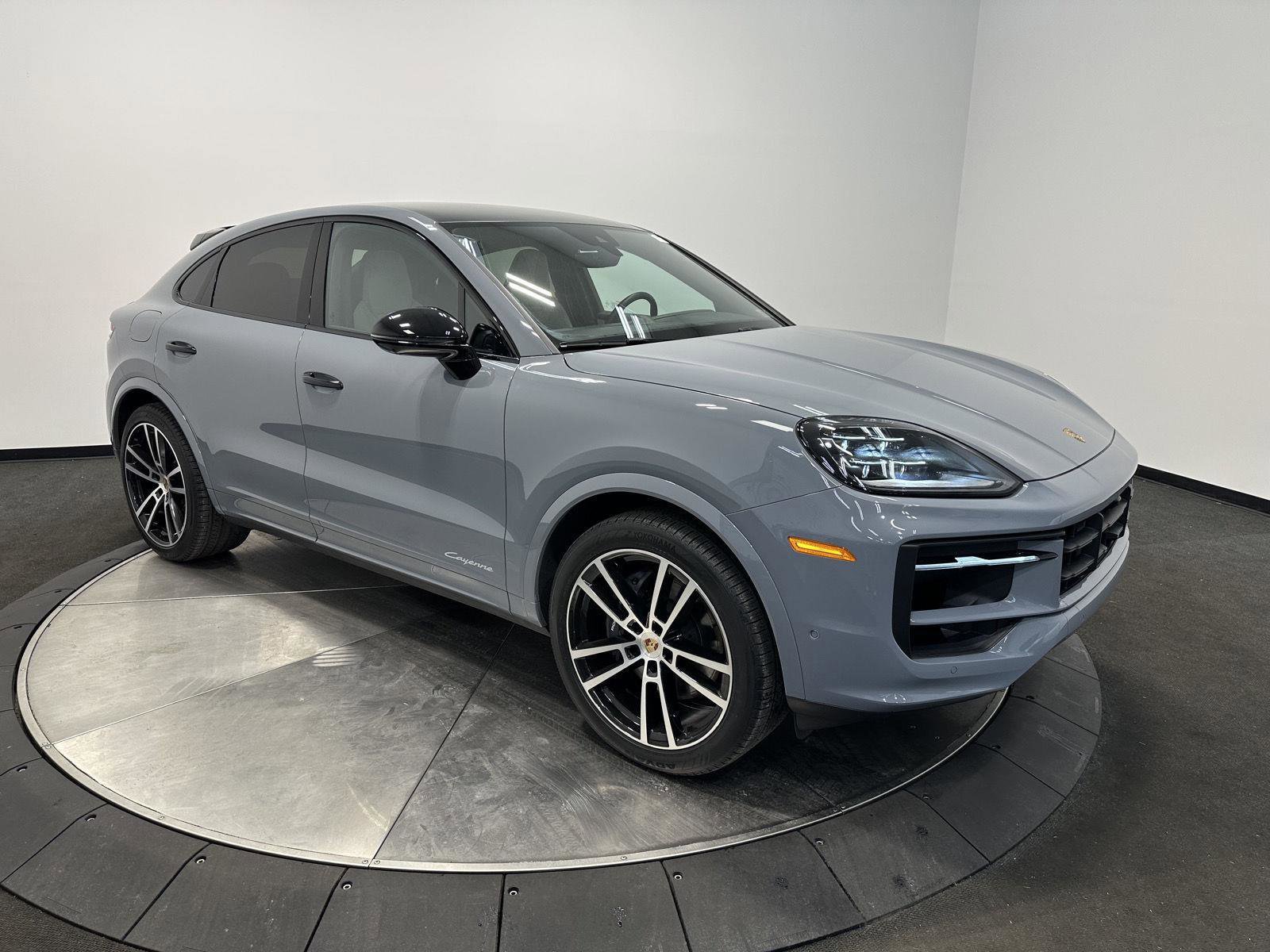 Certified 2025 Porsche Cayenne Coupe image 13