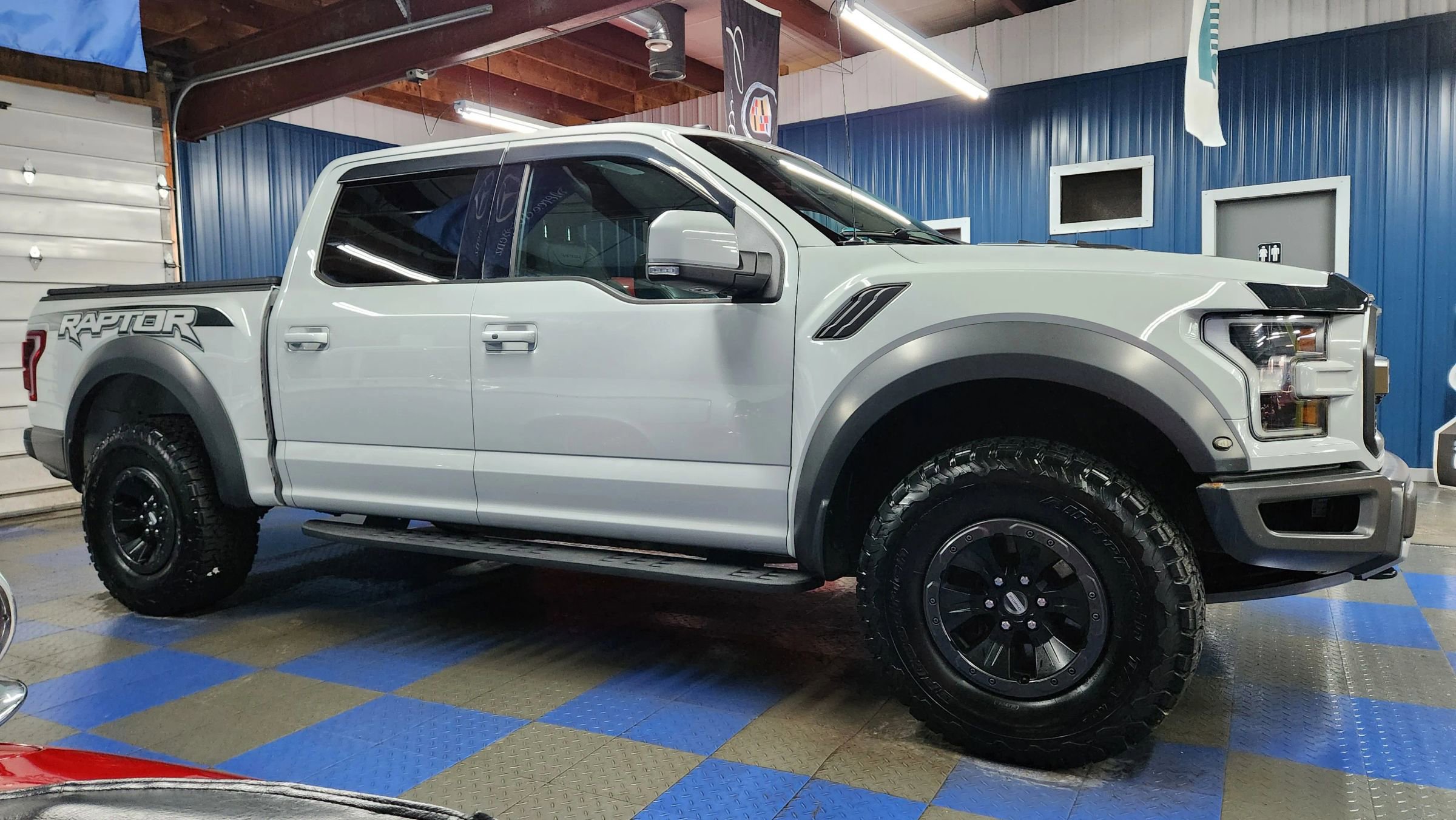 Used 2017 Ford F150 Raptor w/ Equipment Group 802A Luxury image 91