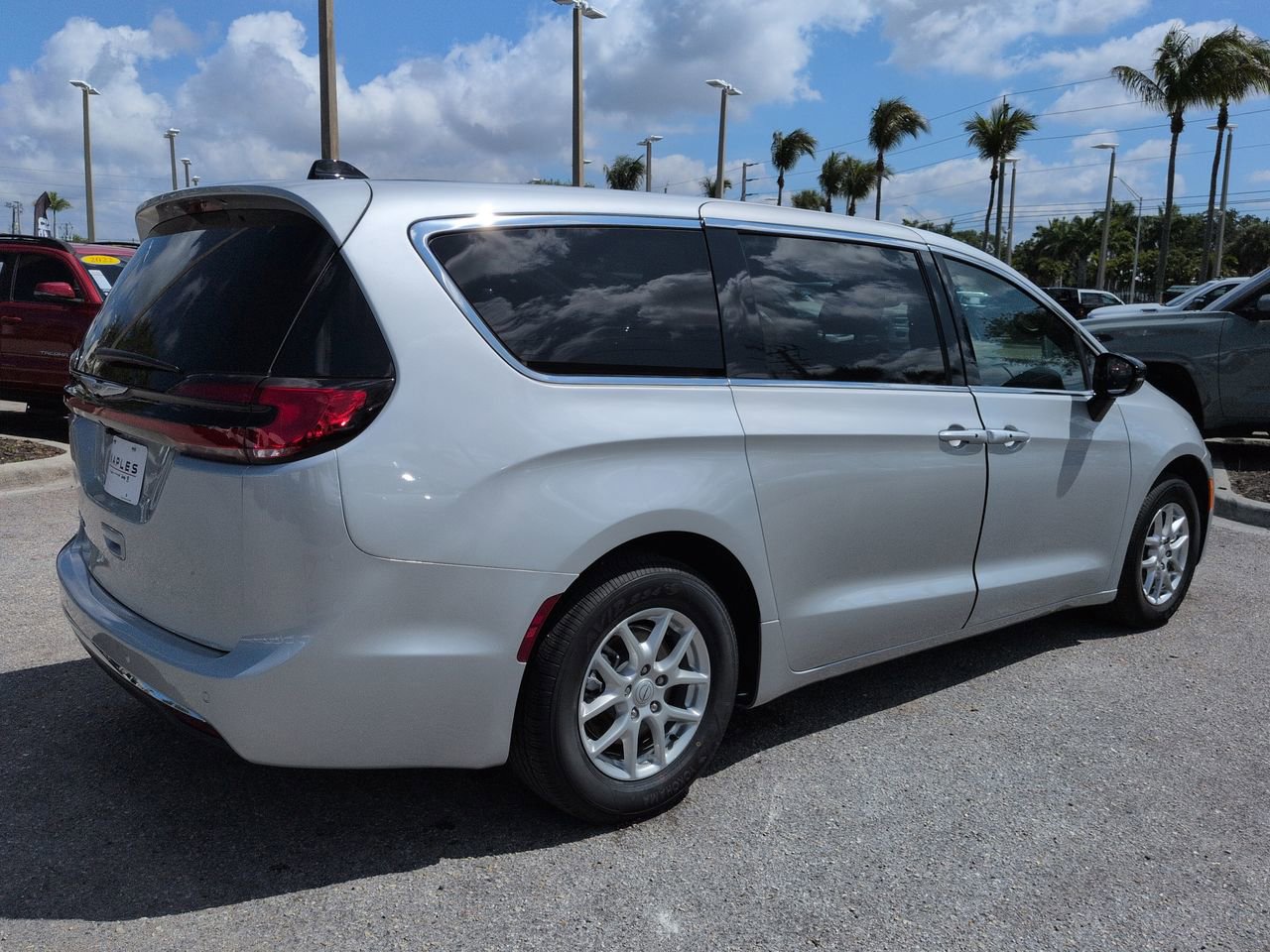 Used 2026 Chrysler Pacifica Select FWD image 5
