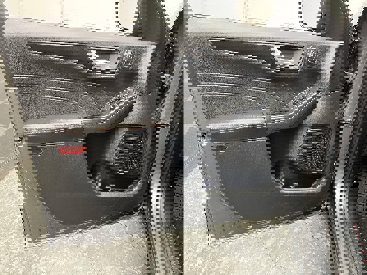 Certified 2022 Ford Escape SEL w/ SEL Stealth AWD Package image 9