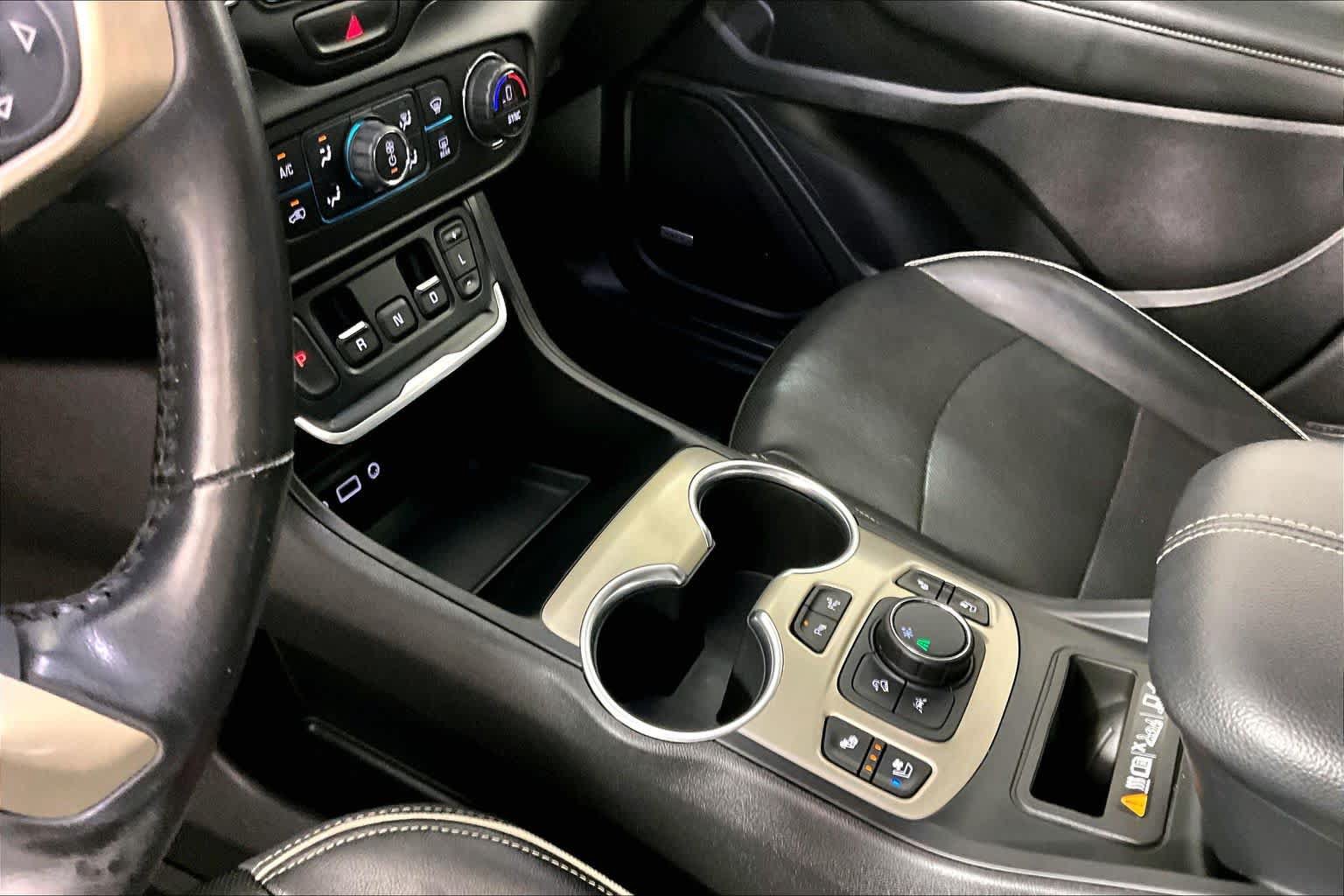 Used 2020 GMC Terrain Denali w/ Denali Premium Package FWD image 15