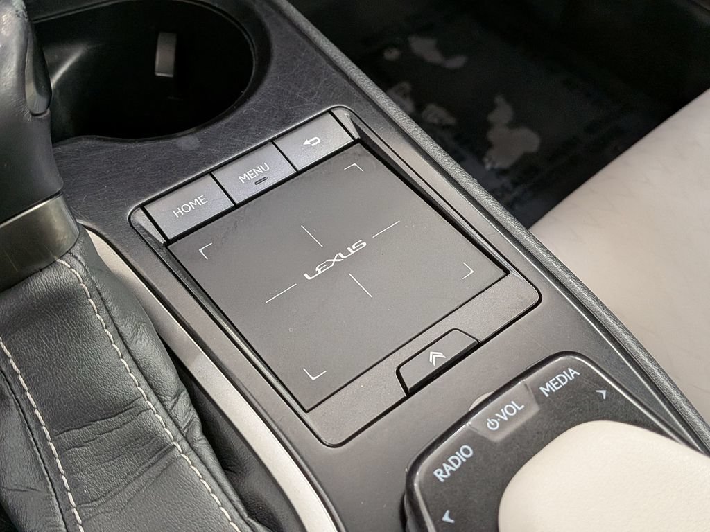 Used 2019 Lexus UX 200 w/ Accessory Package FWD image 27