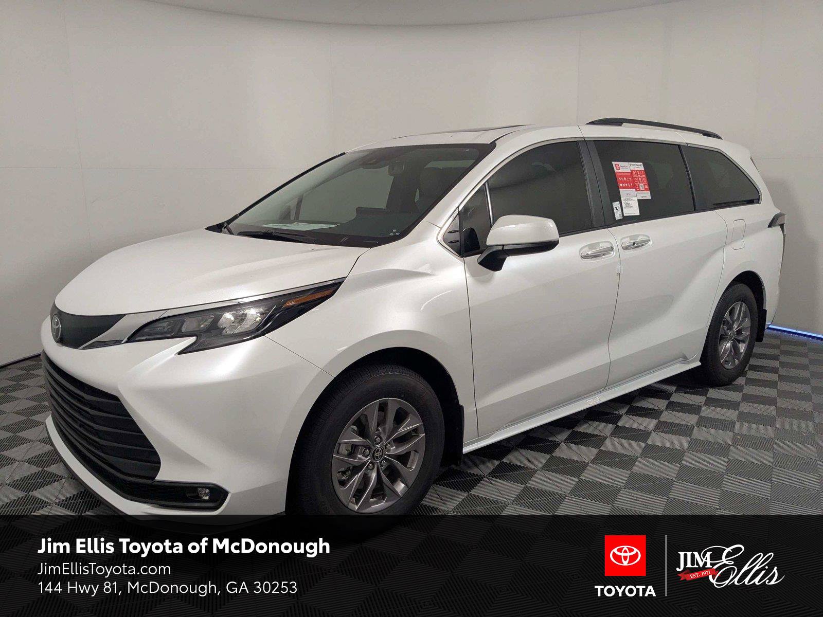 New 2026 Toyota Sienna XLE FWD image 1