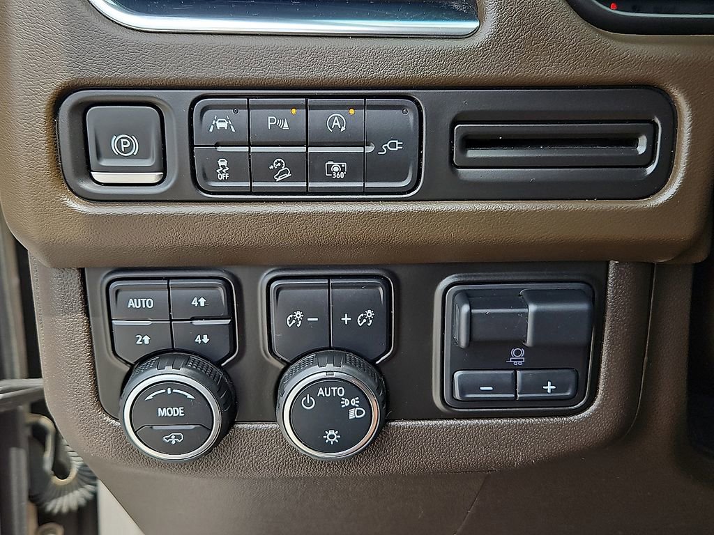 Used 2022 Chevrolet Tahoe Z71 w/ Z71 Off-Road Package AWD/4WD image 23