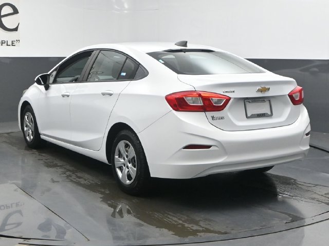 Used 2017 Chevrolet Cruze LS FWD image 39