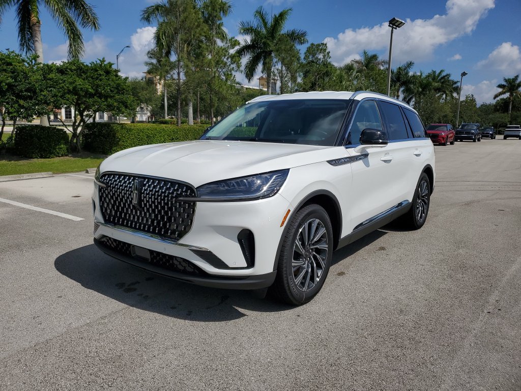 New 2026 Lincoln Aviator 2WD image 2