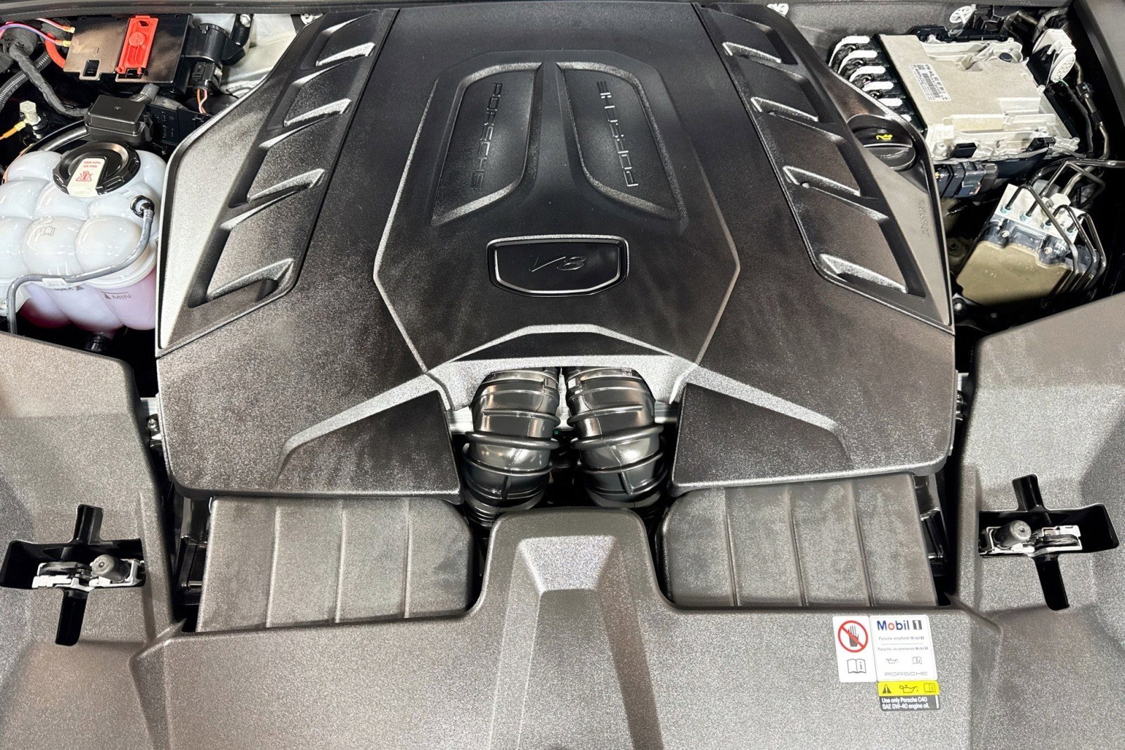 Used 2024 Porsche Cayenne S image 28