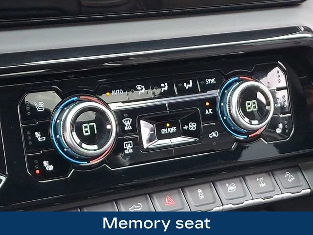 Used 2025 GMC Sierra 2500 AT4X image 14