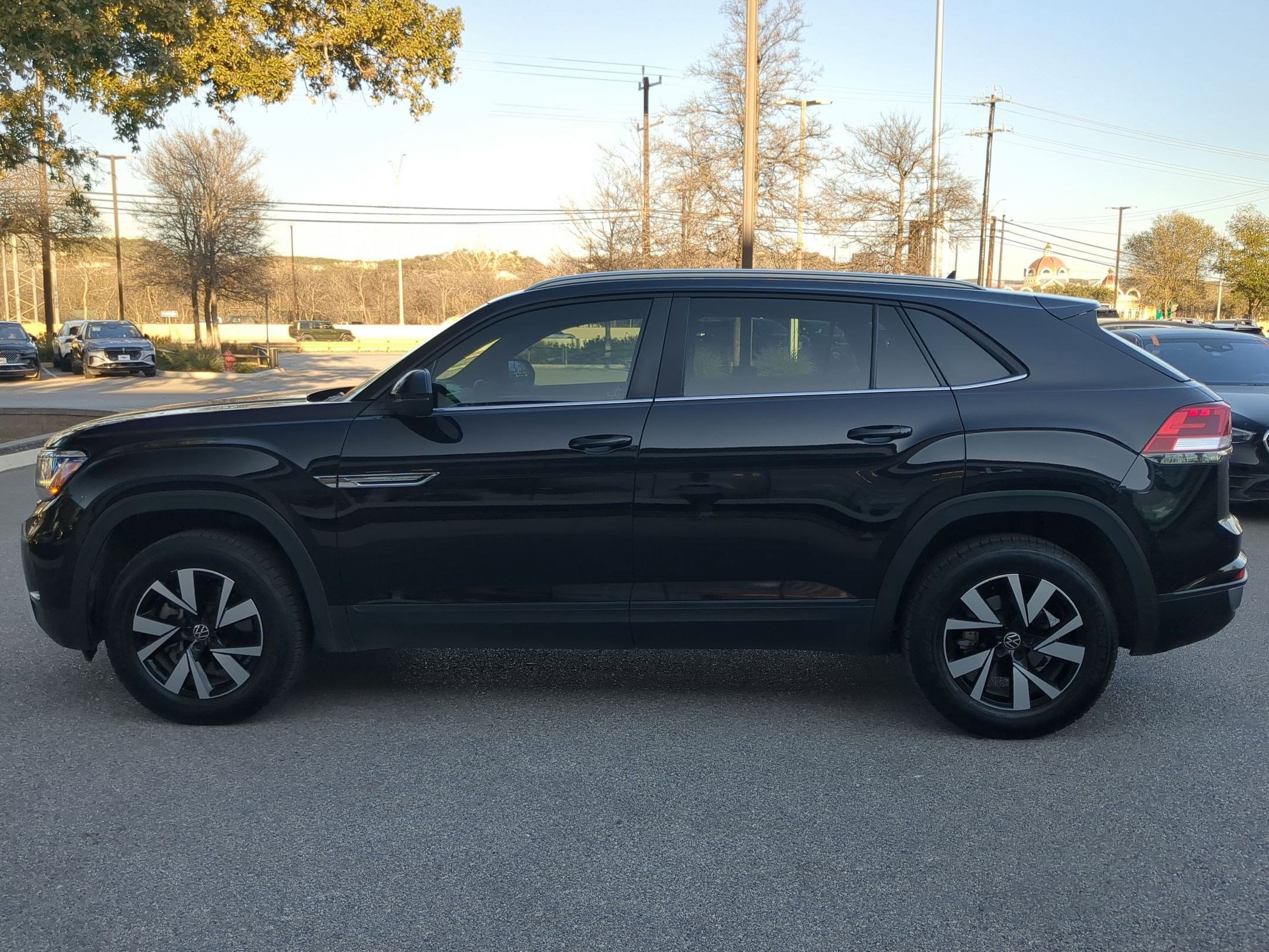 Used 2023 Volkswagen Atlas Cross Sport SE image 6