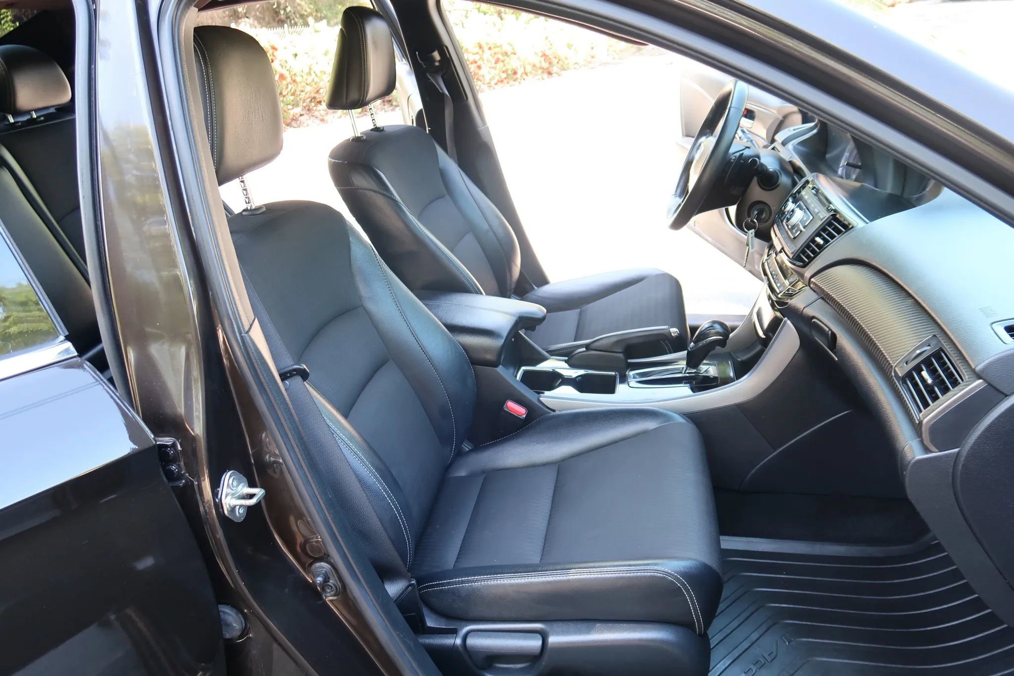 Used 2016 Honda Accord Sport image 18