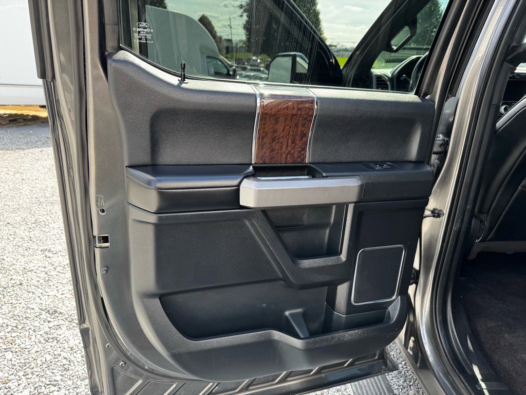 Used 2015 Ford F150 Platinum w/ Equipment Group 701A Luxury image 21