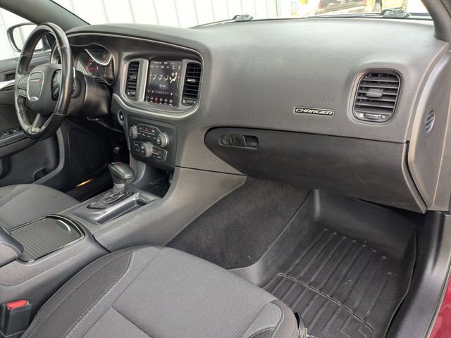 Used 2020 Dodge Charger SXT w/ Blacktop Package image 4
