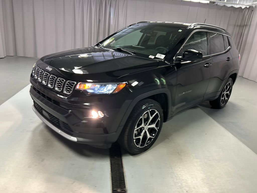 Used 2024 Jeep Compass Limited image 3
