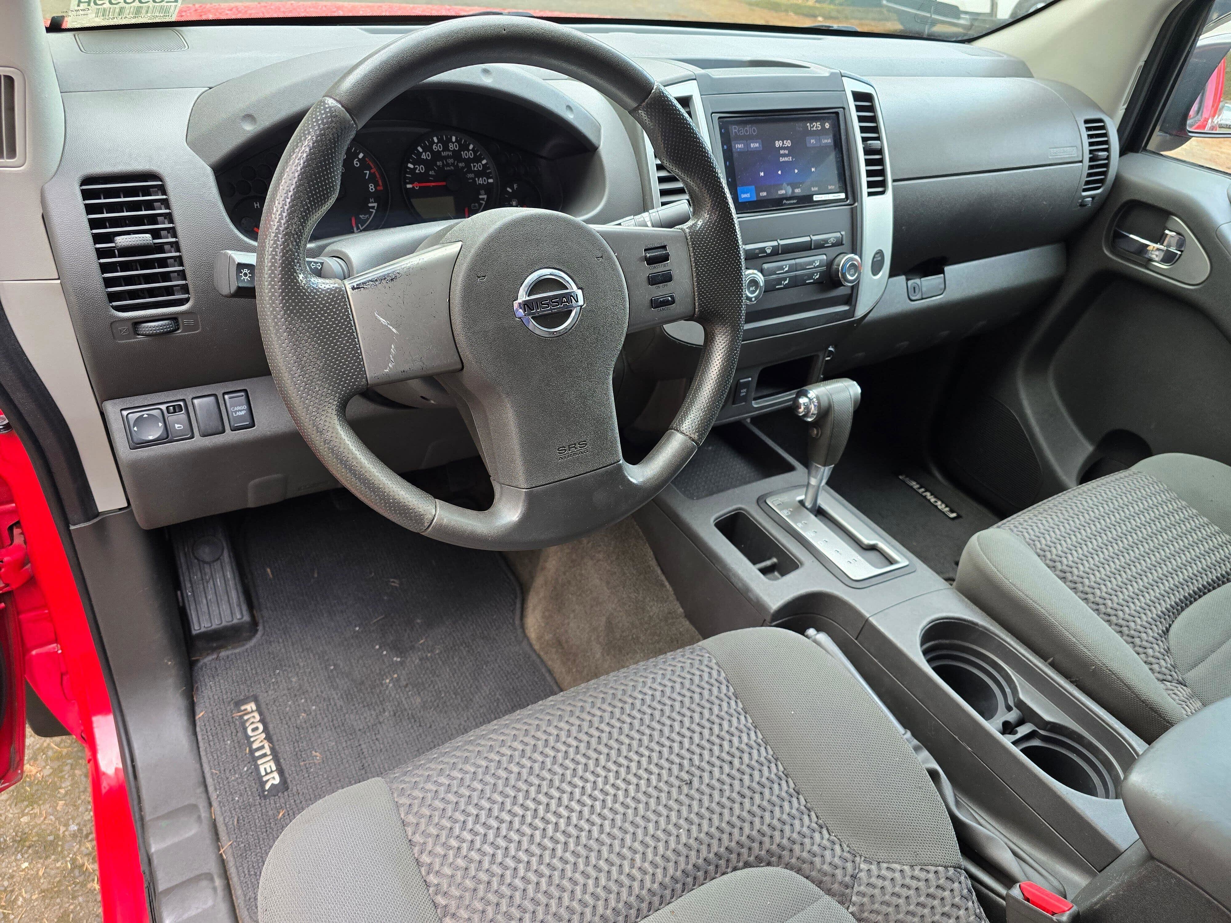 Used 2011 Nissan Frontier SV image 21