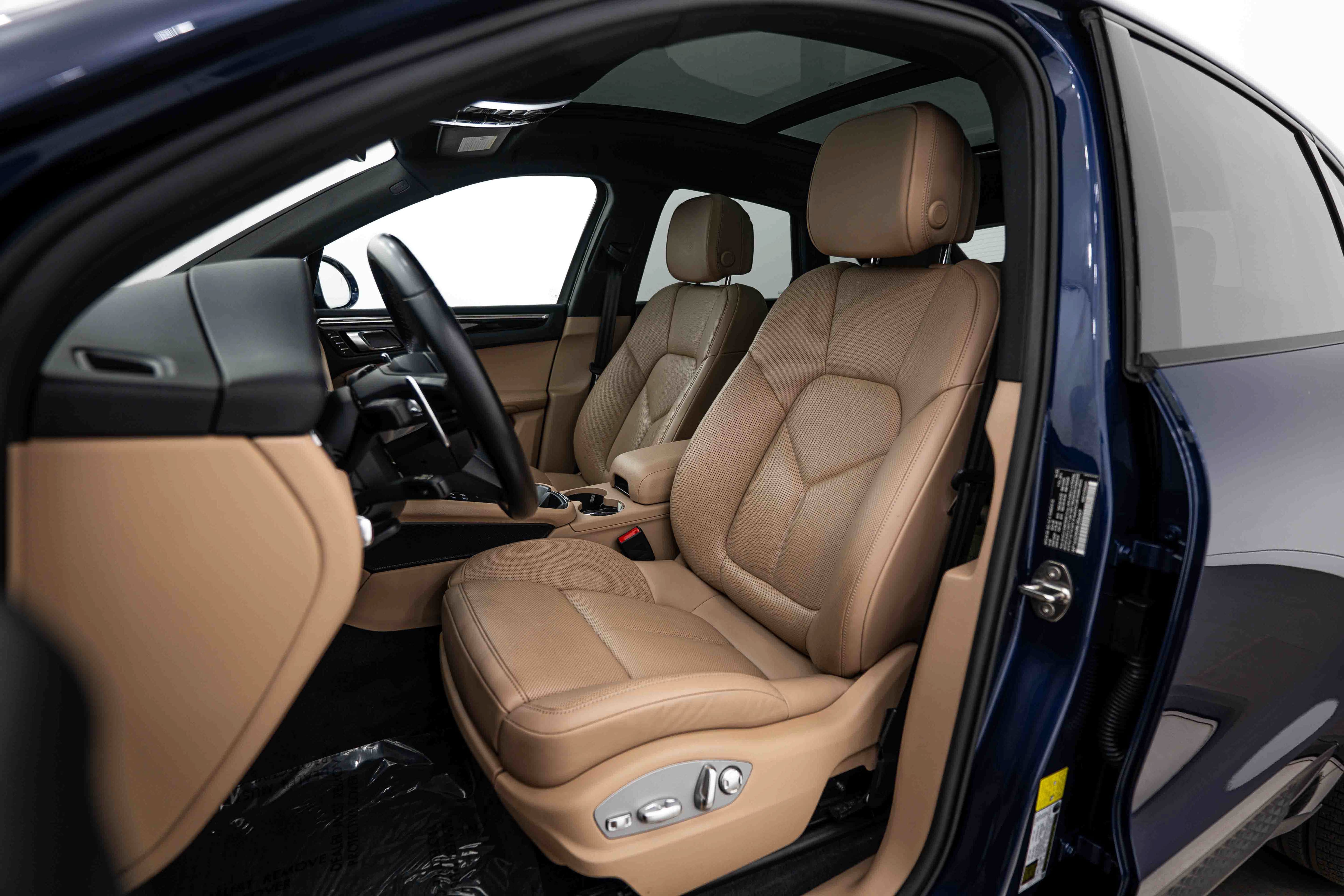 Certified 2024 Porsche Macan AWD/4WD image 5