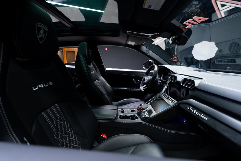 Used 2023 Lamborghini Urus Performante AWD/4WD image 46