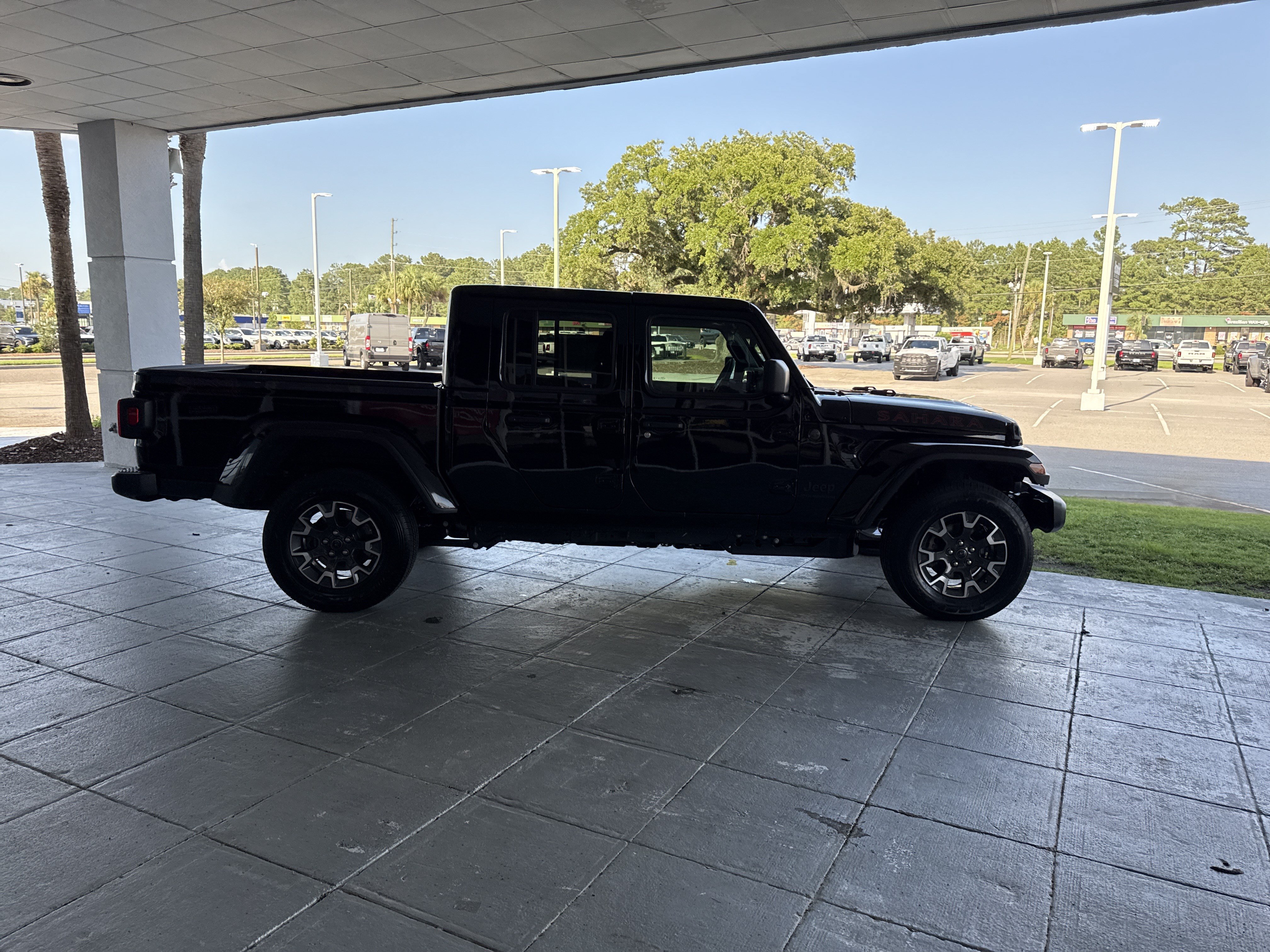 Used 2026 Jeep Gladiator Sport AWD/4WD image 12