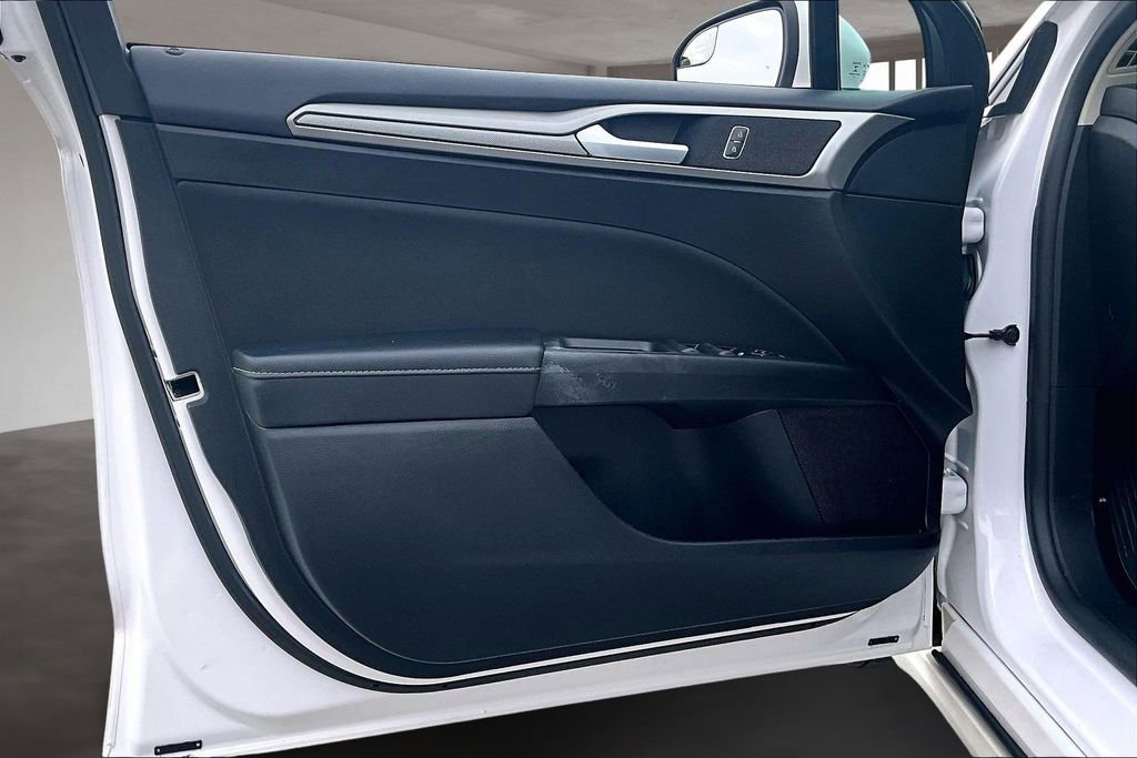 Used 2018 Ford Fusion SE w/ Fusion SE Technology Package image 19